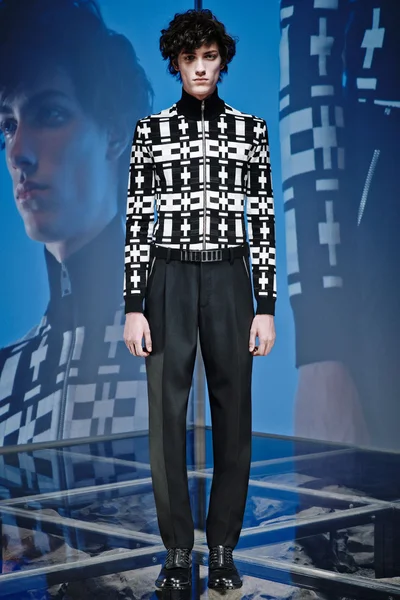 Look 12